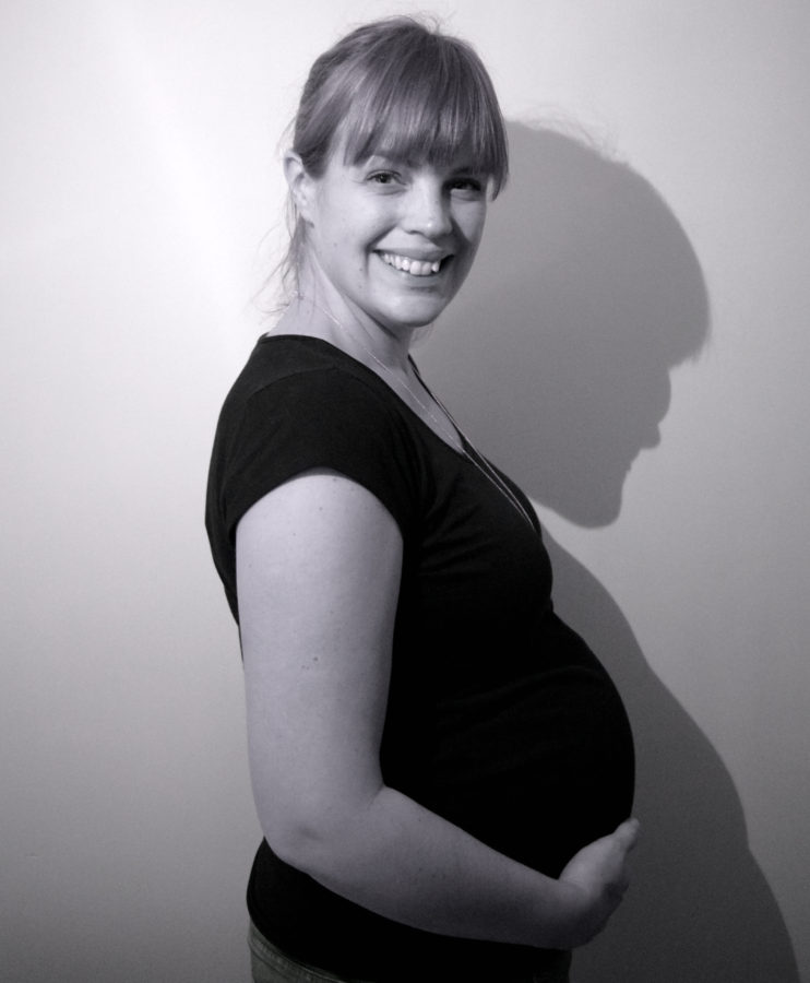 19 weeks pregnant portrait